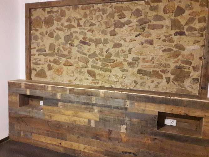 Fotografia tomada fuera de Mobles I Decoració Barceló Sl - Botiga d'armaris en Falset, Tarragona