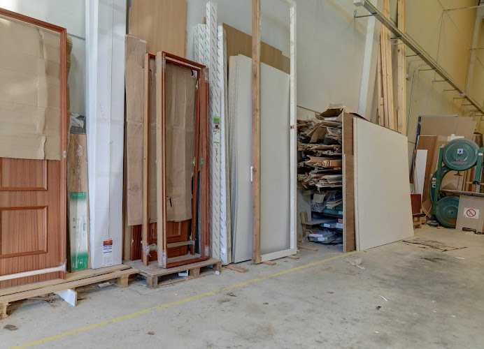 Fotografia tomada fuera de Fusteria Solé - Fuster en Calafell, Tarragona