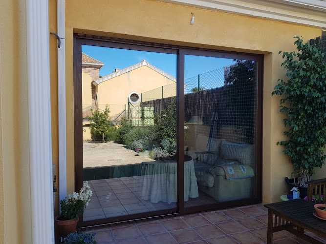 Fotografia tomada fuera de Aluminios Perez - Carpintería metálica y de aluminio en Estepa, Sevilla